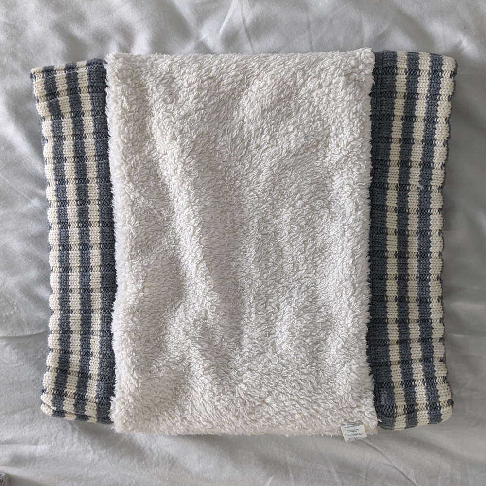 Lululemon Sherpa Scarf (RARE) - Picture 7 of 8